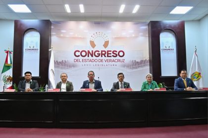 RECIBE EL CONGRESO A PERSONAS ADULTAS MAYORES EN CONVERSATORIO
