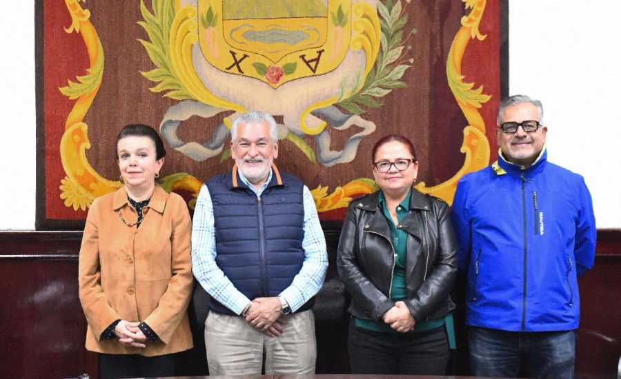 Realizan Alberto Islas y Daniela Griego primera reunión de acercamiento