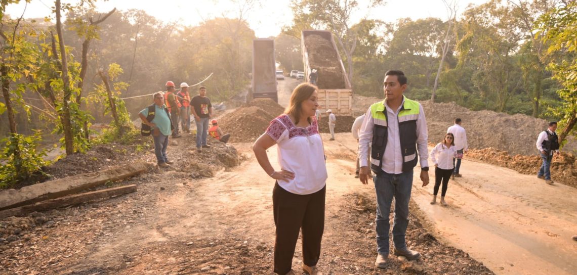 Obra por obra y en territorio, Rocío Nahle verifica la calidad de carreteras