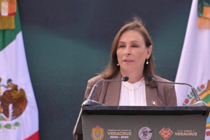 Rocío Nahle refrenda compromiso con la unidad nacional en el Día de la Bandera