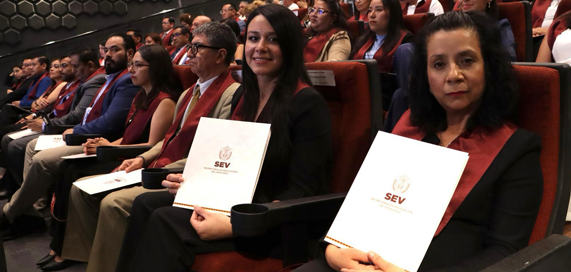Egresados del Consorcio Clavijero reciben Actas de Recepción Profesional y de Grado