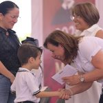 Rocío Nahle encabeza entrega de tarjetas Rita Cetina para más de 312 mil estudiantes