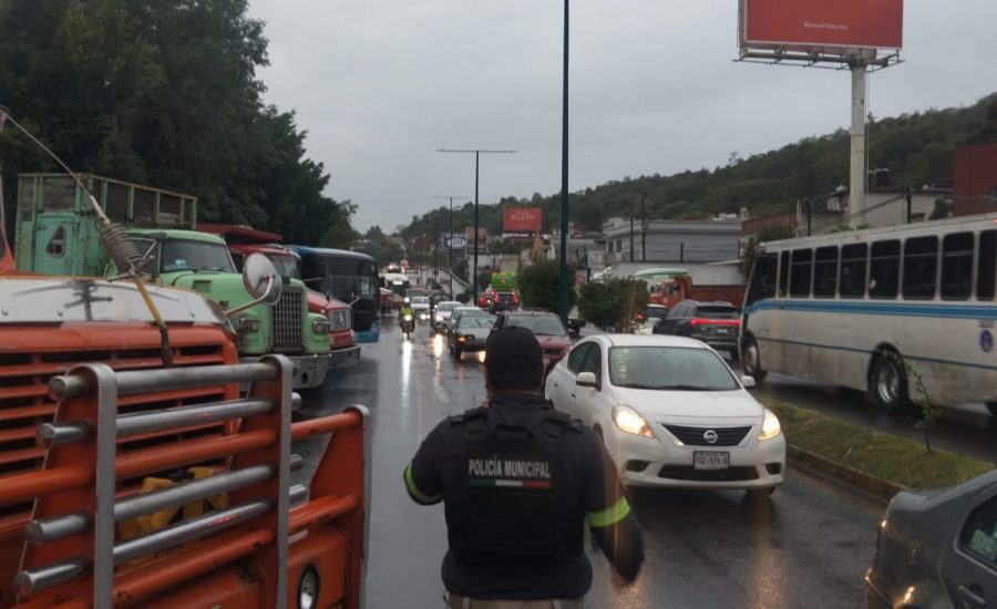 Tránsito Municipal despliega operativo vial en Xalapa ante bloqueos de la AMOTAC