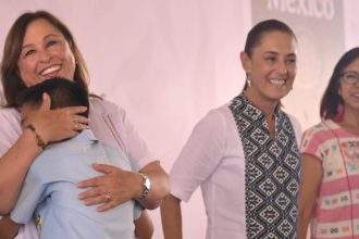 Que ningún niño ni niña se quede sin ir a la escuela: Rocío Nahle respalda entrega de becas Rita Cetina