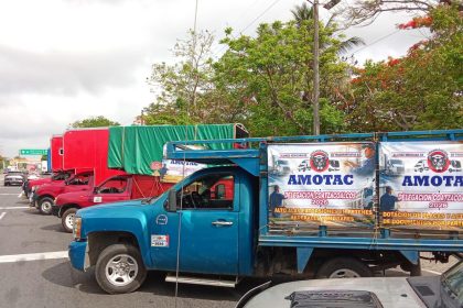 Transportistas de AMOTAC se movilizan en la Minatitlán-Coatzacoalcos; tránsito continúa con afectaciones menores