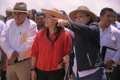 La mano de Rocío Nahle en el campo veracruzano