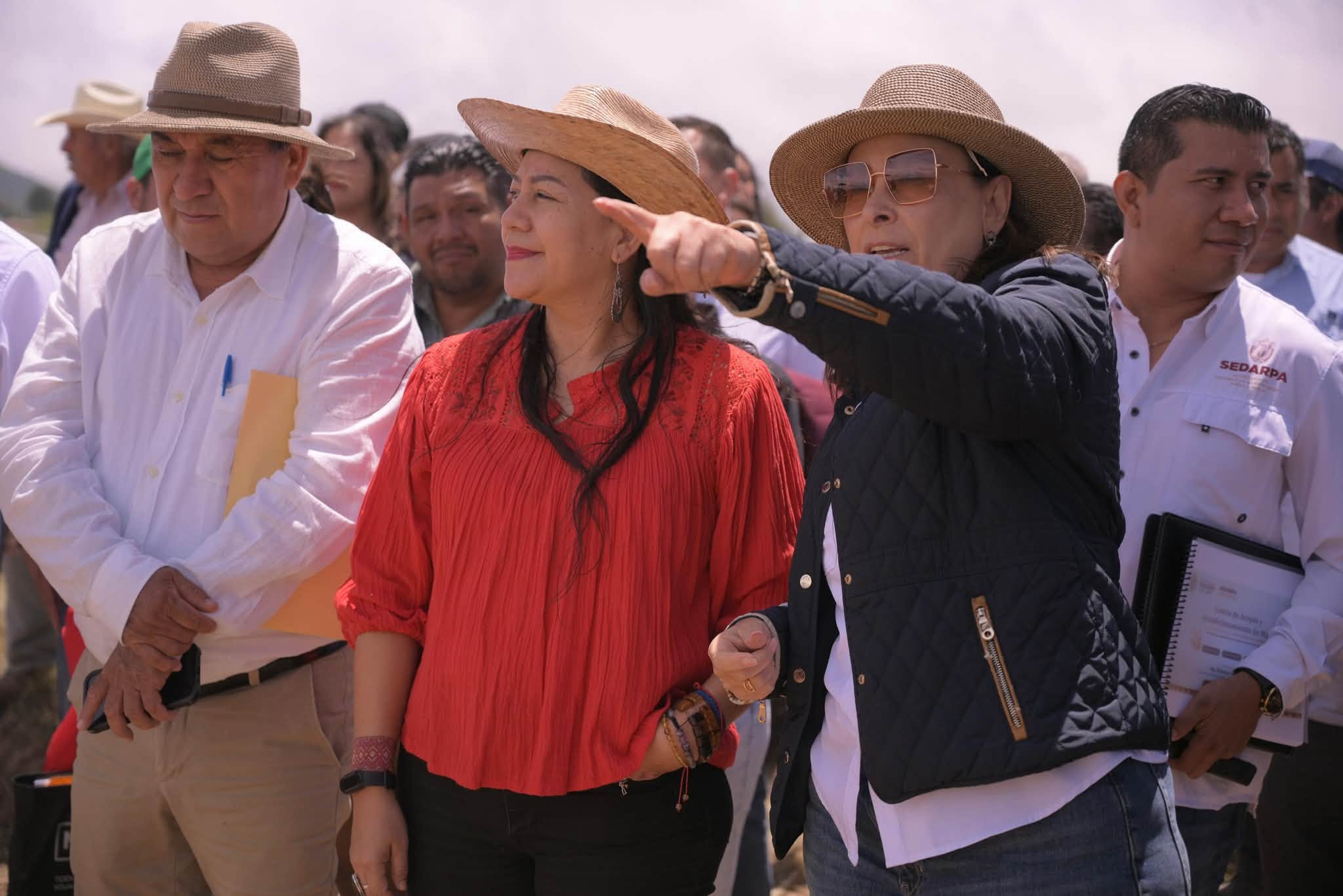 La mano de Rocío Nahle en el campo veracruzano