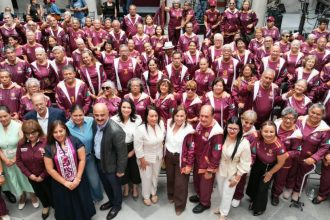 Abandera Gobernadora a participantes de las Olimpiadas de Oro 2026